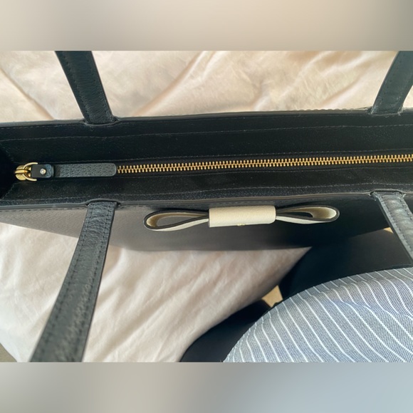 Kate Spade Robinson Street Ellis
Tote - Picture 4 of 6